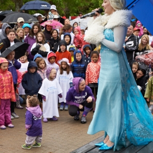 Elsa from Frozen giving a speech