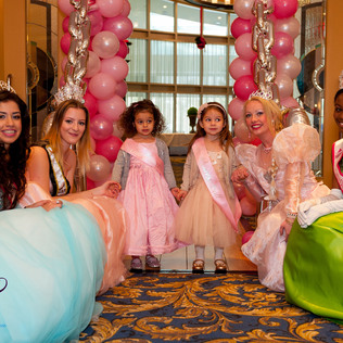 Two young princesses with four Princesses